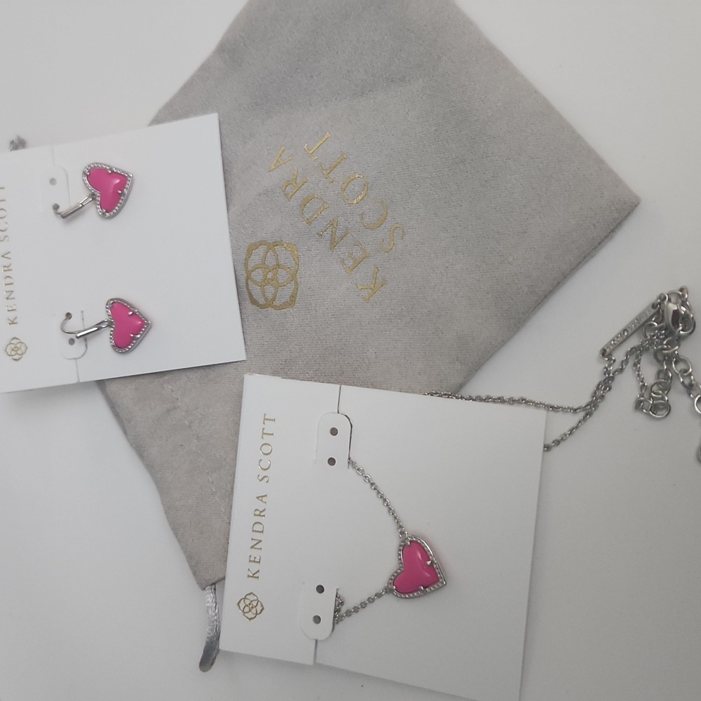 Kendra Scott - Ari Heart SILVER Pendant Necklace - Neon Pink Magnesite